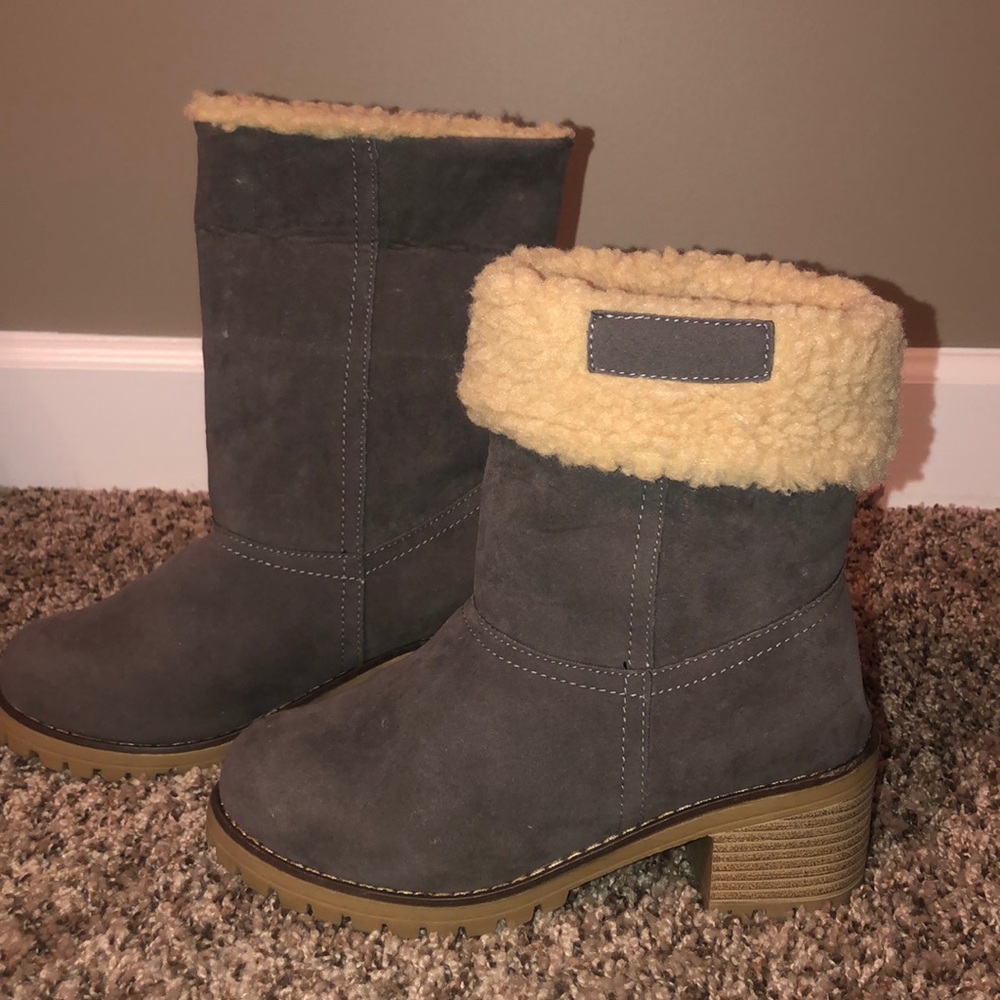 Snow Boots - Picture 2 of 4